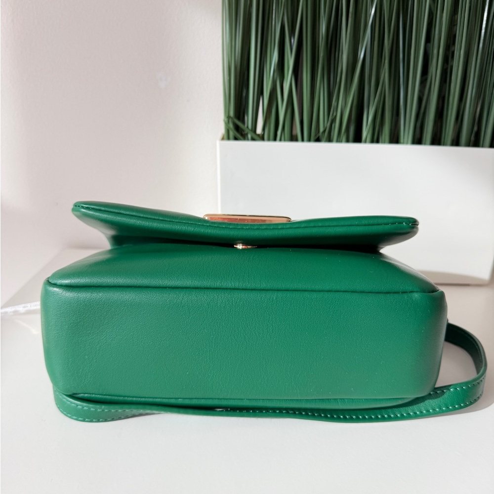 David Jones Green Leather Crossbody Bag Gold Hardware Adjustable Strap NEW - Picture 6 of 11